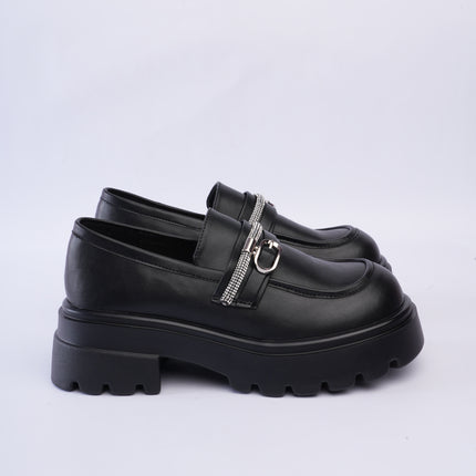 Mocasines chunky negros y piedrería