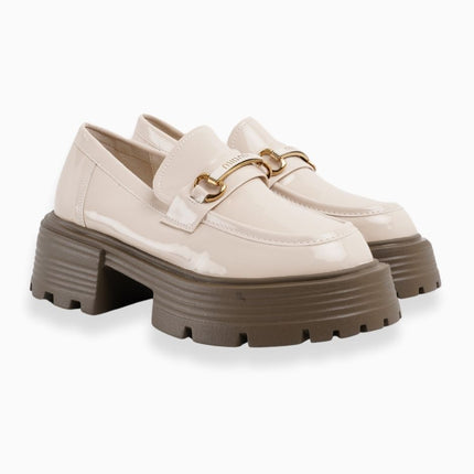 Mocasines crema con suela café