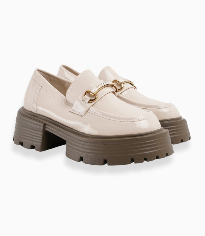 Mocasines crema con suela café