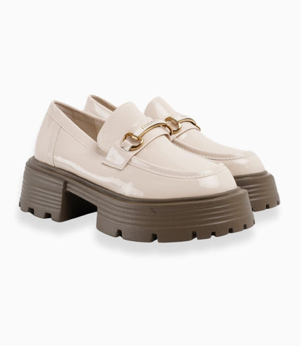 Mocasines crema con suela café