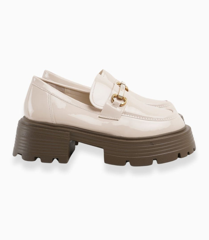 Mocasines crema con suela café