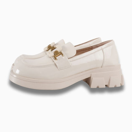 Mocasines crema de charol bajos