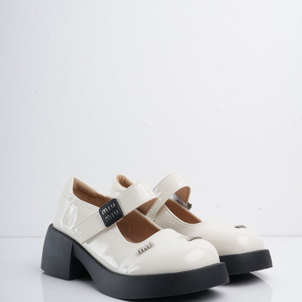 Mocasines mafalda blancos con correa y apliques