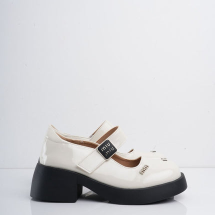 Mocasines mafalda blancos con correa y apliques
