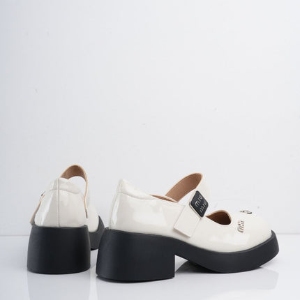 Mocasines mafalda blancos con correa y apliques