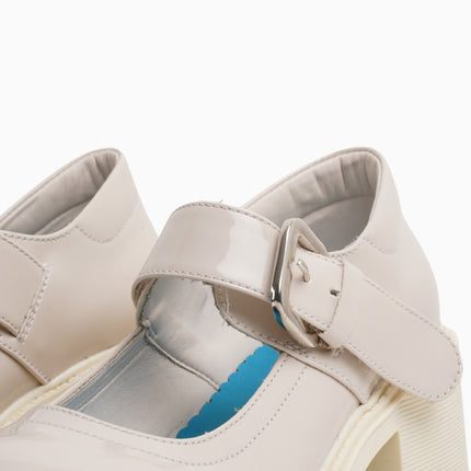 Mocasines mary jane crema con correa