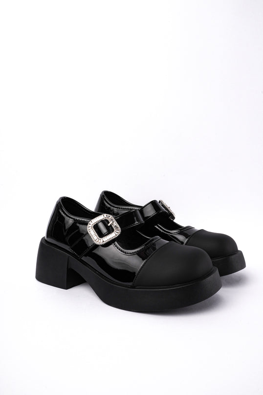 Mocasines negros charol con correa