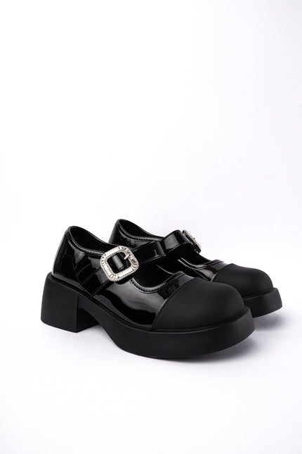 Mocasines negros charol con correa