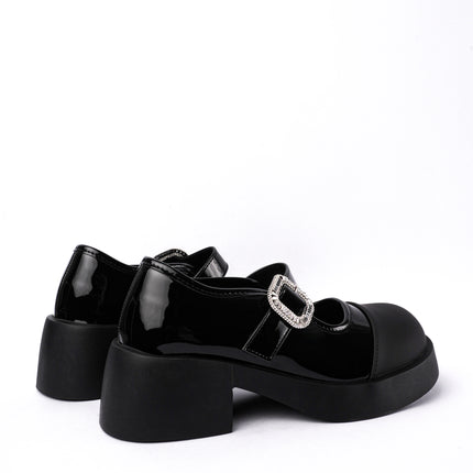 Mocasines negros charol con correa
