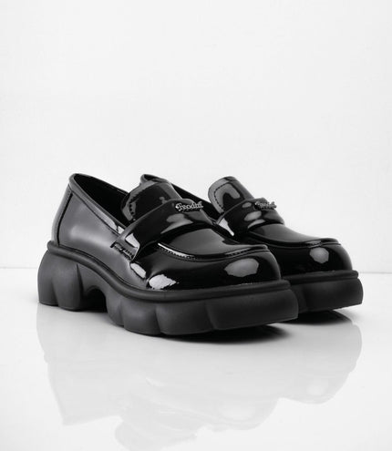Mocasines negros charol con letras
