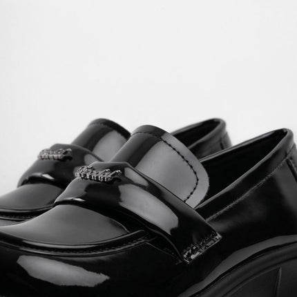 Mocasines negros charol con letras