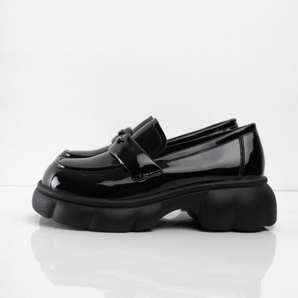 Mocasines negros charol con letras