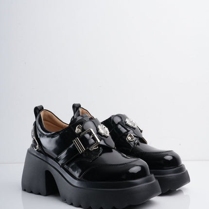 Mocasines negros charol de plataforma y herrajes