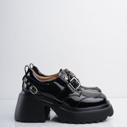 Mocasines negros charol de plataforma y herrajes