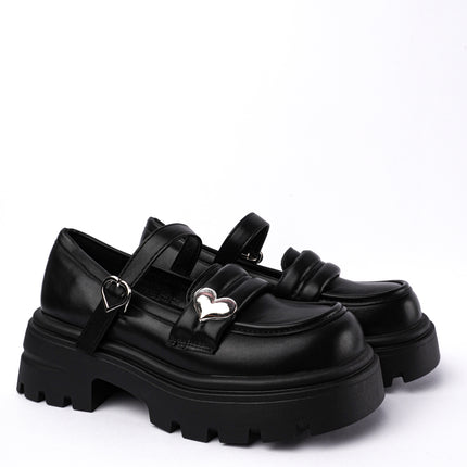Mocasines negros con correa corazón