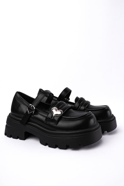 Mocasines negros con correa corazón