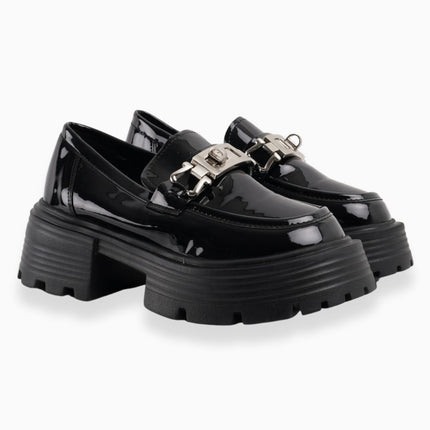 Mocasines negros con plataforma y hebilla plata