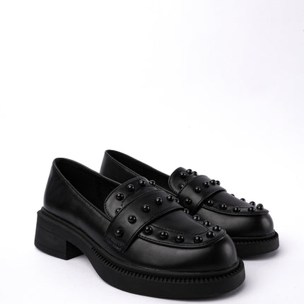 Mocasines negros planos con taches