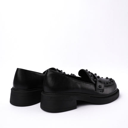 Mocasines negros planos con taches
