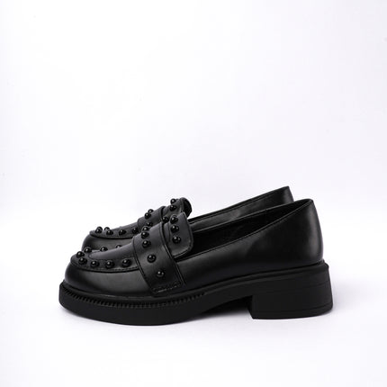 Mocasines negros planos con taches