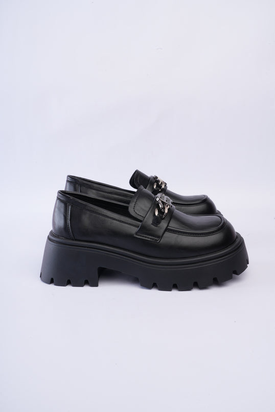 Mocasines negros plataforma con aplique