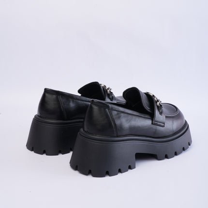 Mocasines negros plataforma con aplique