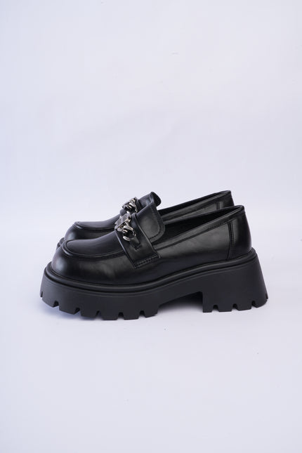 Mocasines negros plataforma con aplique
