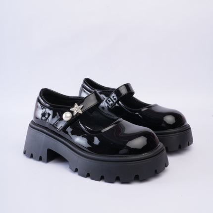 Mocasines tipo mafalda en charol negro