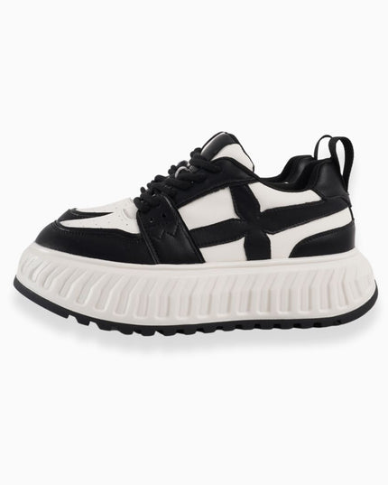 Tenis blanco x negro líneas