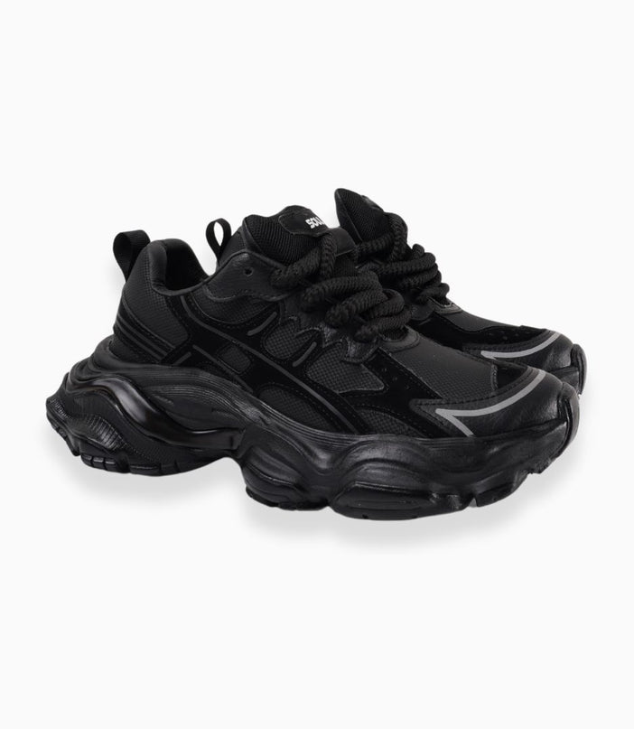 Tenis negros plataforma y detalles