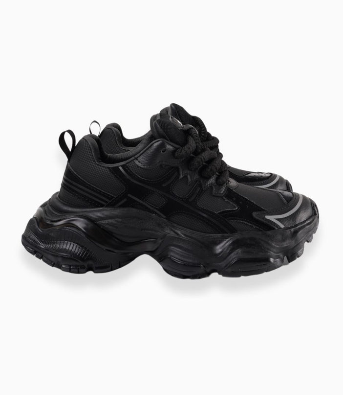 Tenis negros plataforma y detalles