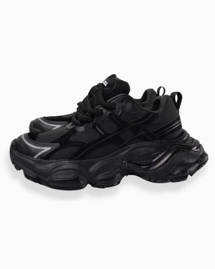 Tenis negros plataforma y detalles