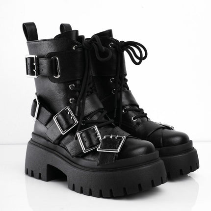 Botas negras con cordones y múltiples correas plata