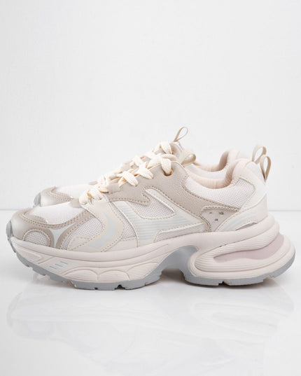 Tenis beige brillantes con laterales blancos