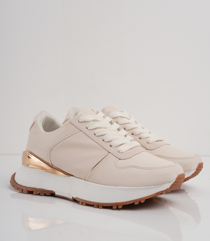 Tenis crema con suela café y detalles dorados