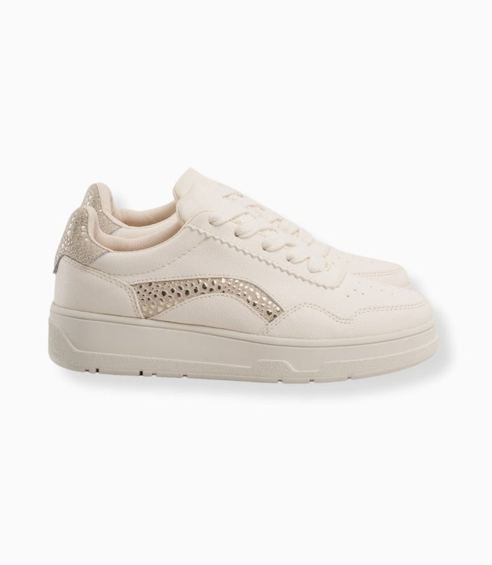 tenis beige con texturas doradas