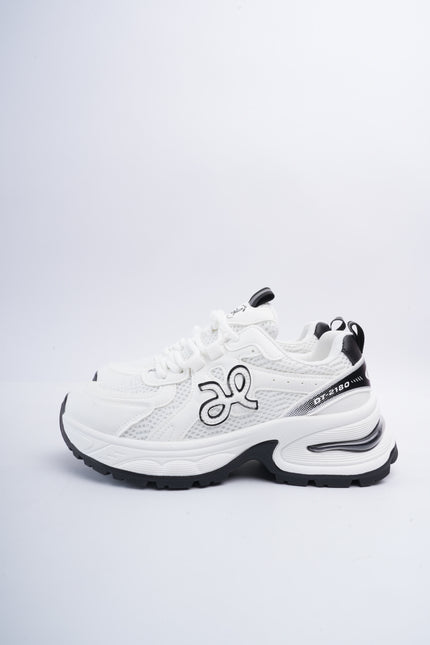 Tenis blancos x negro diseño