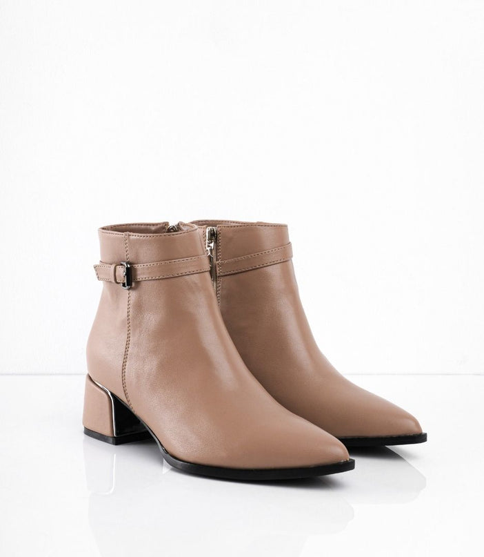 Botin taupe de tacón y punta fina