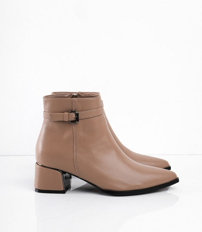 Botin taupe de tacón y punta fina