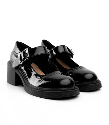 Mocasines de charol negros con altura media
