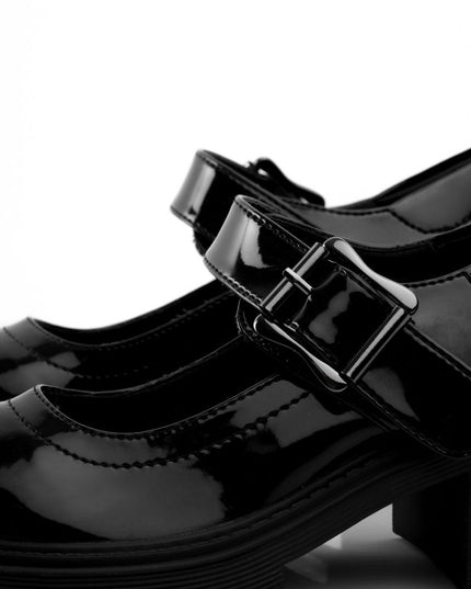 Mocasines de charol negros con altura media