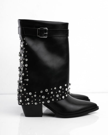 Botas de tacón negras con múltiples taches plateados