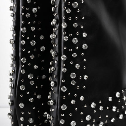 Botas de tacón negras con múltiples taches plateados