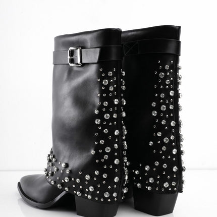 Botas de tacón negras con múltiples taches plateados