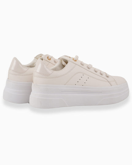 tenis beige clásicos