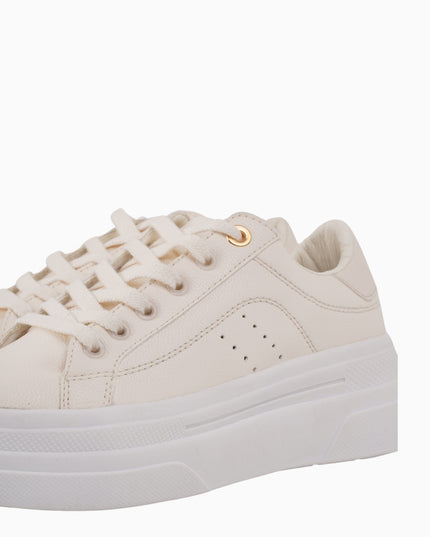 tenis beige clásicos