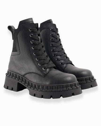 Botín negro tipo militar cordones
