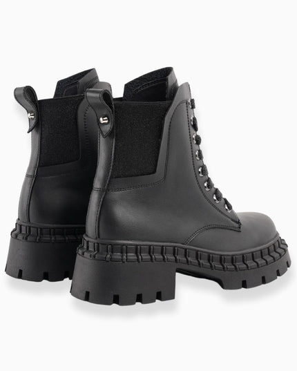 Botín negro tipo militar cordones