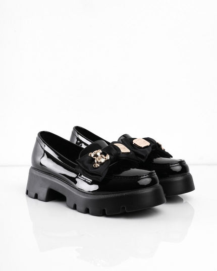 Mocasines de charol negros con moño