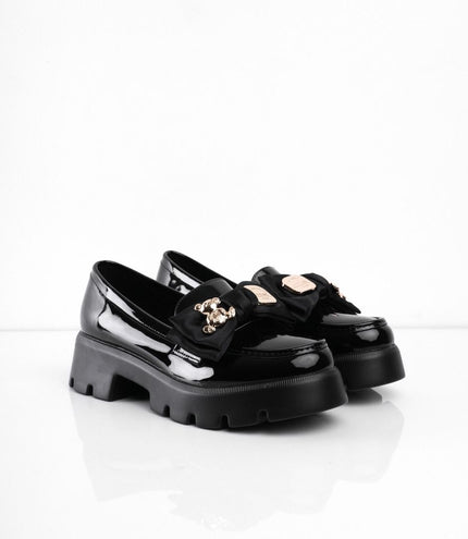 Mocasines de charol negros con moño
